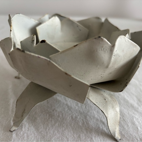 Vintage metal floral candle holder - Picture 7 of 7